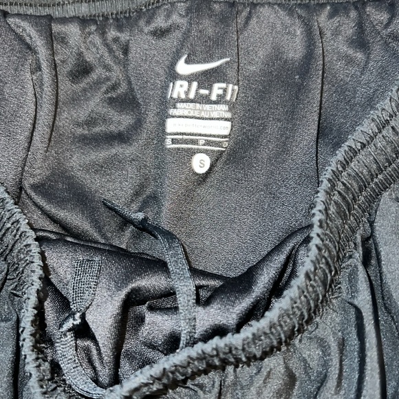 Dri-Fit Nike Women Shorts - Picture 2 of 2